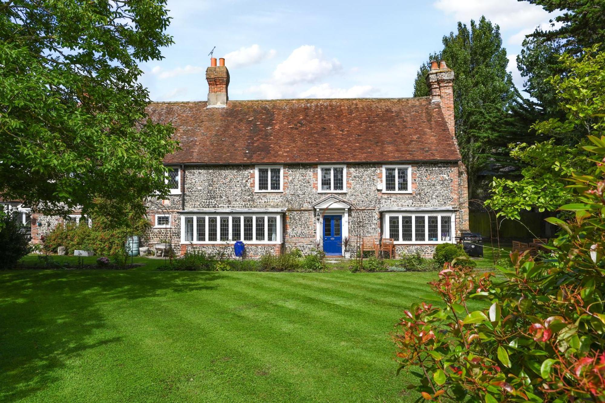 Walnut Tree House Villa Rustington Exterior photo