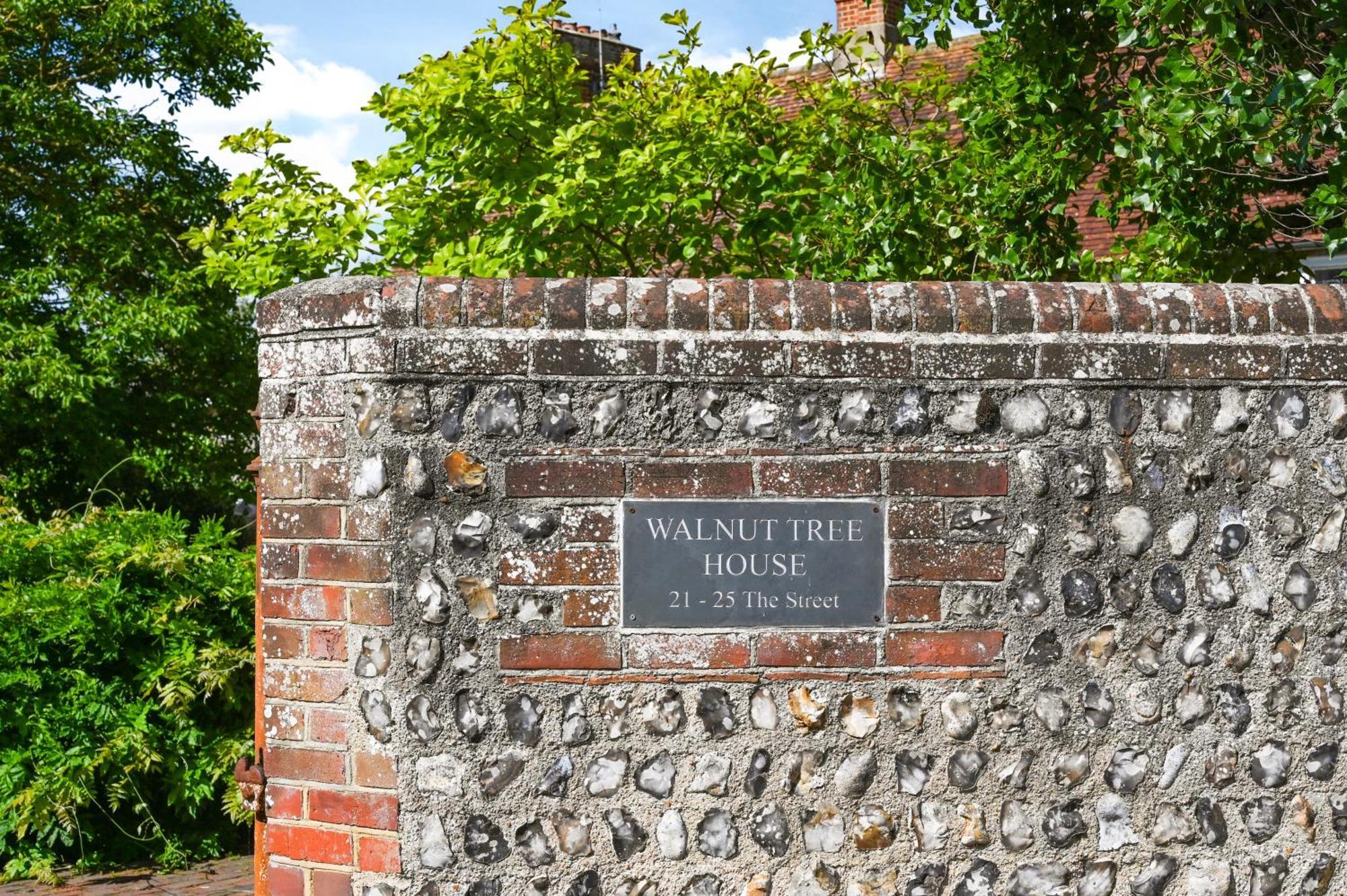 Walnut Tree House Villa Rustington Exterior photo